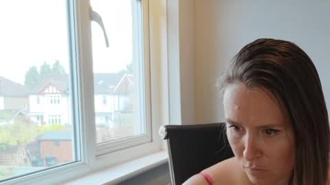 Nadia Ferreira  online show from 06.04.26