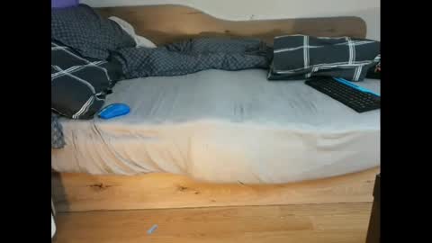 Snapshot of eblata chatting on 03.01.25 shy yoong cross online show from 03.01.25