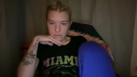 Snapshot of ebony8ivory chatting on 10.30.25 americnbarbie online show from 10.30.25