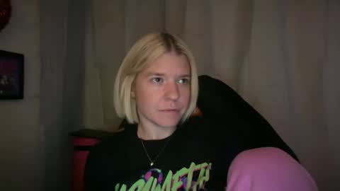 Snapshot of ebony8ivory chatting on 11.03.25 americnbarbie online show from 11.03.25