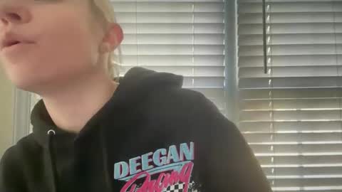 Snapshot of ebony8ivory chatting on 11.05.25 americnbarbie online show from 11.05.25