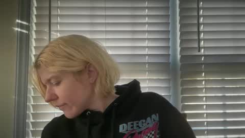 Snapshot of ebony8ivory chatting on 11.06.25 americnbarbie online show from 11.06.25