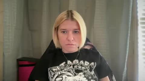 Snapshot of ebony8ivory chatting on 11.08.25 americnbarbie online show from 11.08.25