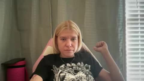 Snapshot of ebony8ivory chatting on 11.18.25 americnbarbie online show from 11.18.25