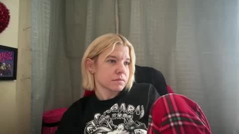 Snapshot of ebony8ivory chatting on 11.30.25 americnbarbie online show from 11.30.25