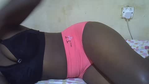 Snapshot of ebony_flower4 chatting on 03.04.25 ebony_flower4 online show from 03.04.25