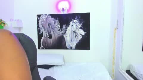 Snapshot of ebony_katterin chatting on 02.15.25 ebony_katterin online show from 02.15.25