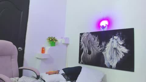 Snapshot of ebony_katterin chatting on 02.18.25 ebony_katterin online show from 02.18.25