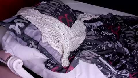 Snapshot of ebony_katterin chatting on 03.01.25 ebony_katterin online show from 03.01.25