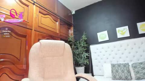 Snapshot of ebony_katterin chatting on 09.19.25 ebony_katterin online show from 09.19.25