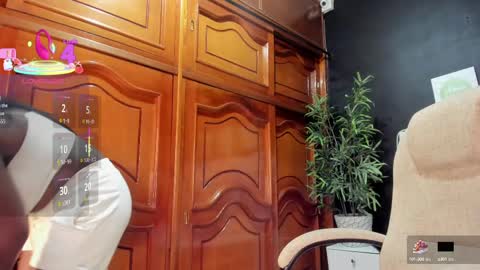 Snapshot of ebony_katterin chatting on 09.23.25 ebony_katterin online show from 09.23.25