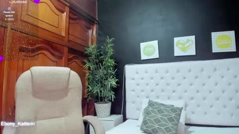 Snapshot of ebony_katterin chatting on 09.28.25 ebony_katterin online show from 09.28.25