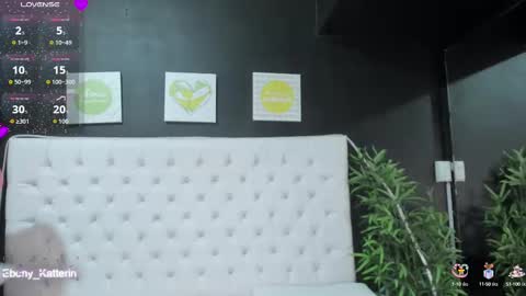 Snapshot of ebony_katterin chatting on 09.30.25 ebony_katterin online show from 09.30.25