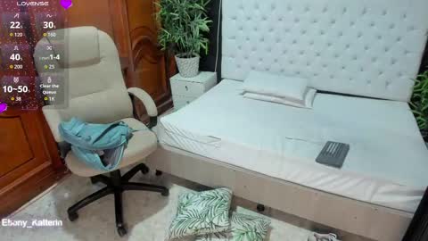 Snapshot of ebony_katterin chatting on 10.03.25 ebony_katterin online show from 10.03.25