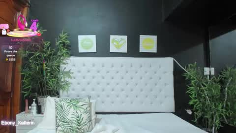 Snapshot of ebony_katterin chatting on 10.11.25 ebony_katterin online show from 10.11.25