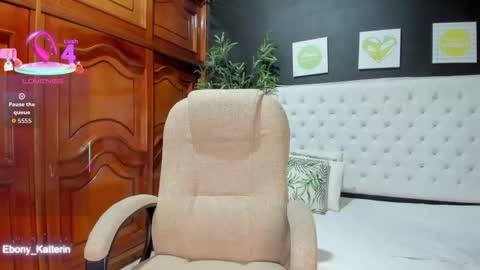 Snapshot of ebony_katterin chatting on 10.12.25 ebony_katterin online show from 10.12.25