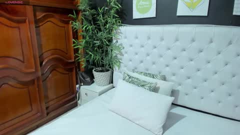 Snapshot of ebony_katterin chatting on 10.18.25 ebony_katterin online show from 10.18.25