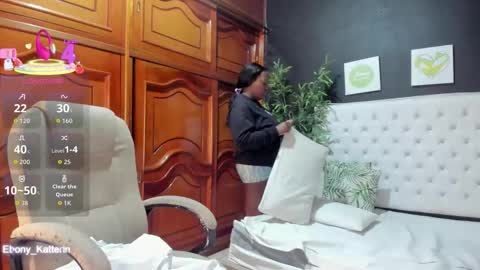 Snapshot of ebony_katterin chatting on 10.19.25 ebony_katterin online show from 10.19.25