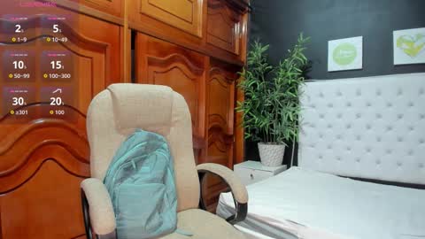 Snapshot of ebony_katterin chatting on 10.24.25 ebony_katterin online show from 10.24.25