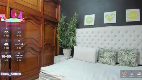 Snapshot of ebony_katterin chatting on 10.25.25 ebony_katterin online show from 10.25.25