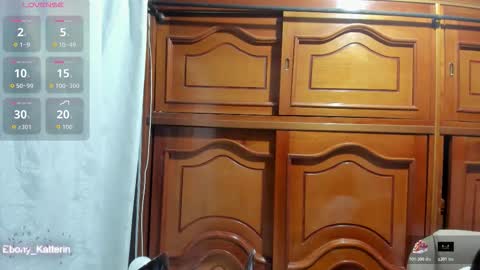 Snapshot of ebony_katterin chatting on 10.27.25 ebony_katterin online show from 10.27.25