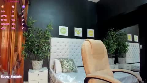 Snapshot of ebony_katterin chatting on 11.21.25 ebony_katterin online show from 11.21.25