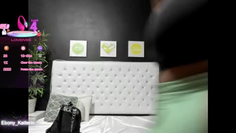 Snapshot of ebony_katterin chatting on 11.26.25 ebony_katterin online show from 11.26.25