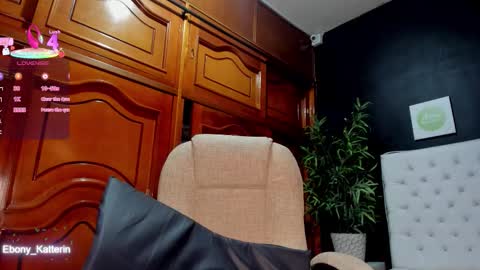 Snapshot of ebony_katterin chatting on 12.13.25 ebony_katterin online show from 12.13.25