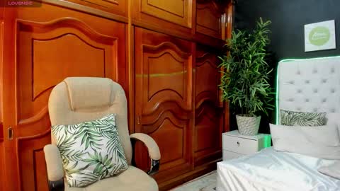 ebony_katterin online show from 12.18.25