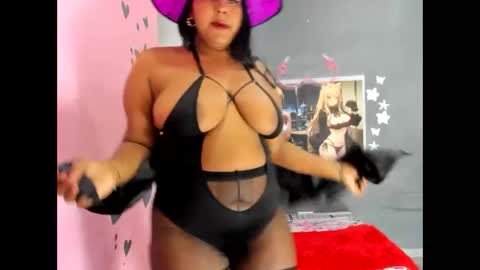 Snapshot of ebony_luna1 chatting on 10.31.25 ebony_luna1 online show from 10.31.25