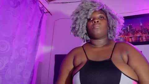 Snapshot of ebony_neighbormoans chatting on 05.27.26 LINA online show from 05.27.26