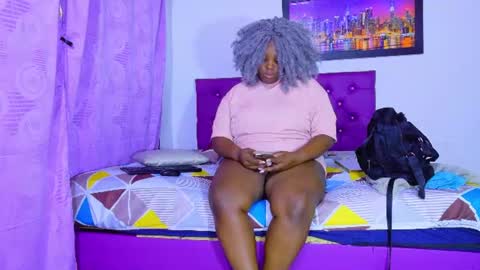Snapshot of ebony_neighbormoans chatting on 07.18.26 LINA online show from 07.18.26