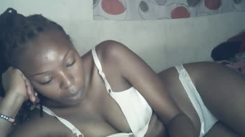 Snapshot of ebony_phoenix12 chatting on 11.12.25 ebony_phoenix12 online show from 11.12.25