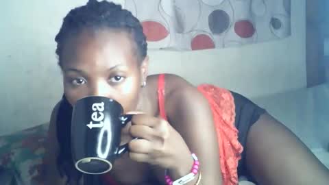 Snapshot of ebony_phoenix12 chatting on 11.29.25 ebony_phoenix12 online show from 11.29.25