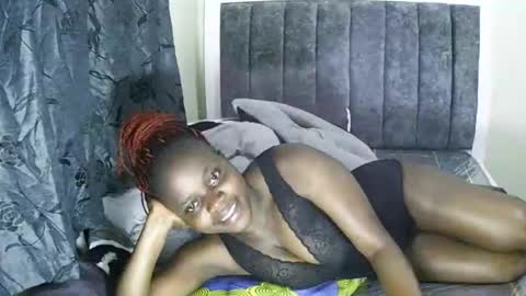 Snapshot of ebony_tasha chatting on 02.01.25 tasha online show from 02.01.25