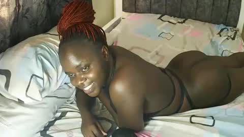 Snapshot of ebony_tasha chatting on 02.07.25 tasha online show from 02.07.25