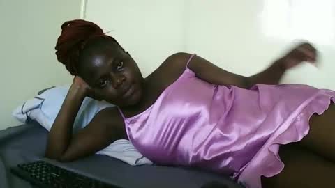 Snapshot of ebony_tasha chatting on 02.11.25 tasha online show from 02.11.25