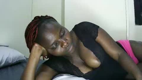 Snapshot of ebony_tasha chatting on 02.13.25 tasha online show from 02.13.25