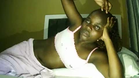Snapshot of ebony_tasha chatting on 03.06.25 tasha online show from 03.06.25
