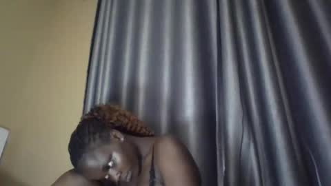 Snapshot of ebony_tasha chatting on 03.08.25 tasha online show from 03.08.25