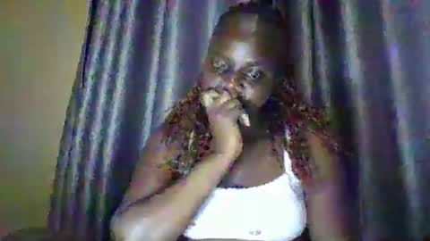 Snapshot of ebony_tasha chatting on 03.09.25 tasha online show from 03.09.25
