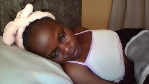 Snapshot of ebony_tasha chatting on 09.25.25 tasha online show from 09.25.25