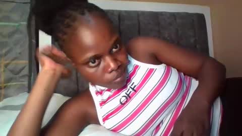 Snapshot of ebony_tasha chatting on 09.28.25 tasha online show from 09.28.25