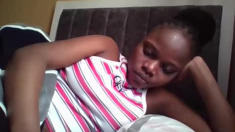 Snapshot of ebony_tasha chatting on 09.29.25 tasha online show from 09.29.25