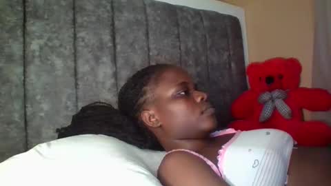 Snapshot of ebony_tasha chatting on 10.16.25 tasha online show from 10.16.25