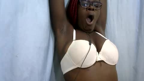 Snapshot of ebonybloom01 chatting on 11.05.25 ebonybloom01 online show from 11.05.25