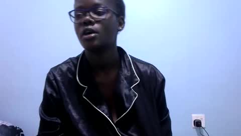 Snapshot of ebonybloom01 chatting on 11.10.25 ebonybloom01 online show from 11.10.25