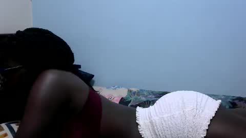 Snapshot of ebonybloom01 chatting on 11.13.25 ebonybloom01 online show from 11.13.25