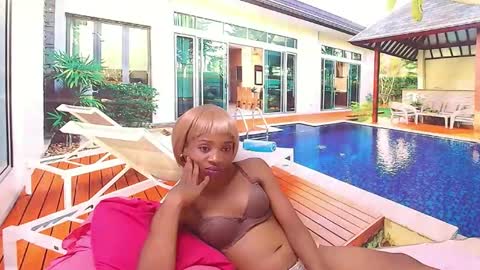 Snapshot of ebonycreamy69 chatting on 02.12.25 Nova online show from 02.12.25