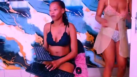 Snapshot of ebonypretty4u chatting on 09.25.25 ebonypretty4u online show from 09.25.25